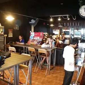 inncrowd-backpackers-hostel-2.singapore-best-hotels.net/